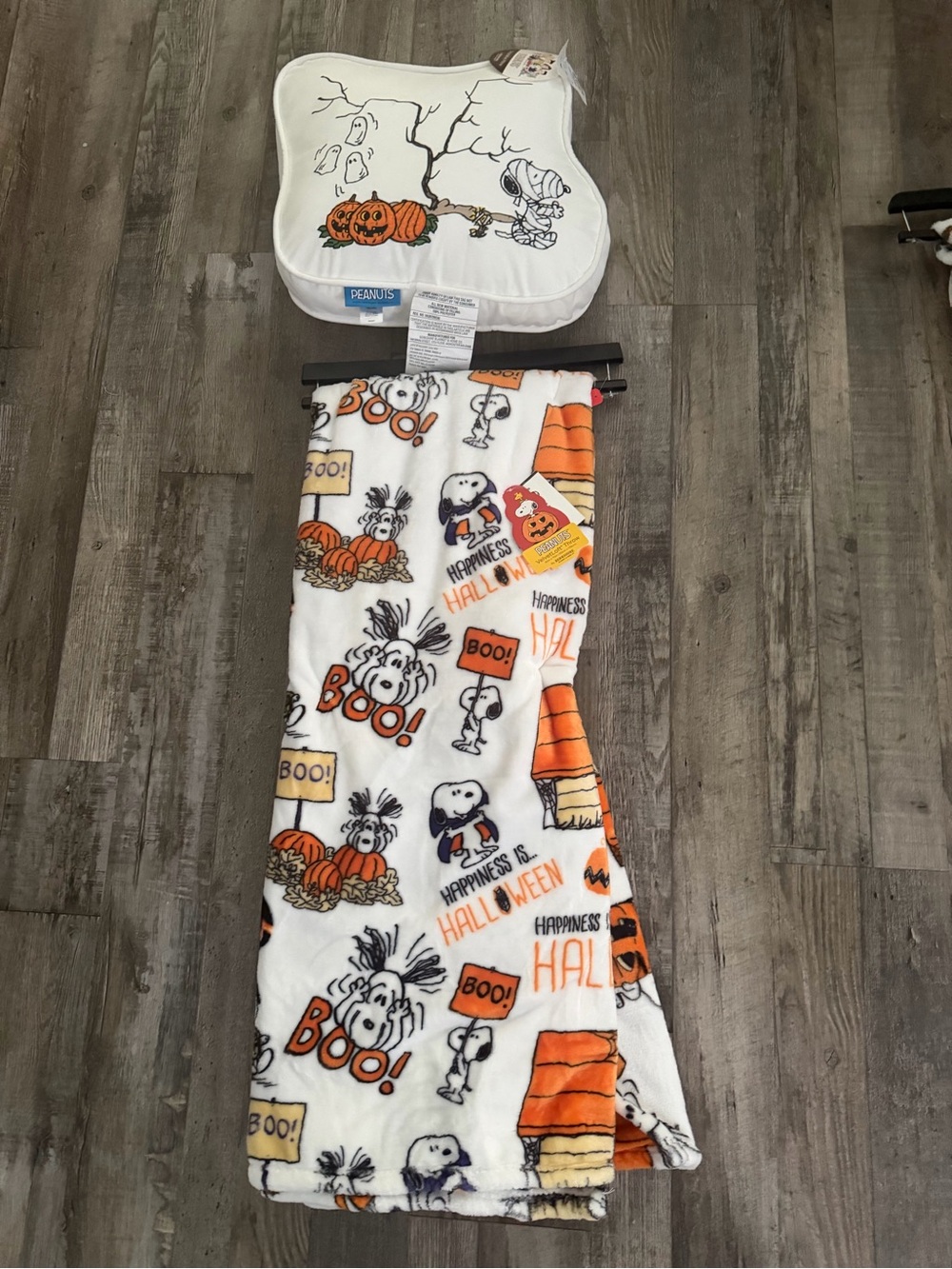 NWT Peanuts Snoopy Halloween Throw Blanket & Pillow Set Pumpkin Boo
